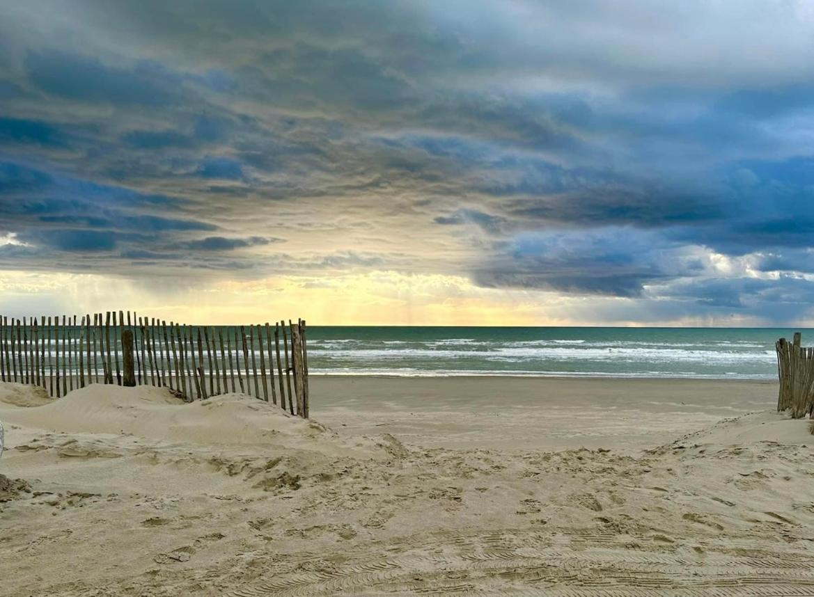 Studio Entre Mer Et Dunes Avec Balcon Vue Laterale Mer 50M Plage Pour 3 Pers Wifi Menage Compris Fort-Mahon-Plage Esterno foto